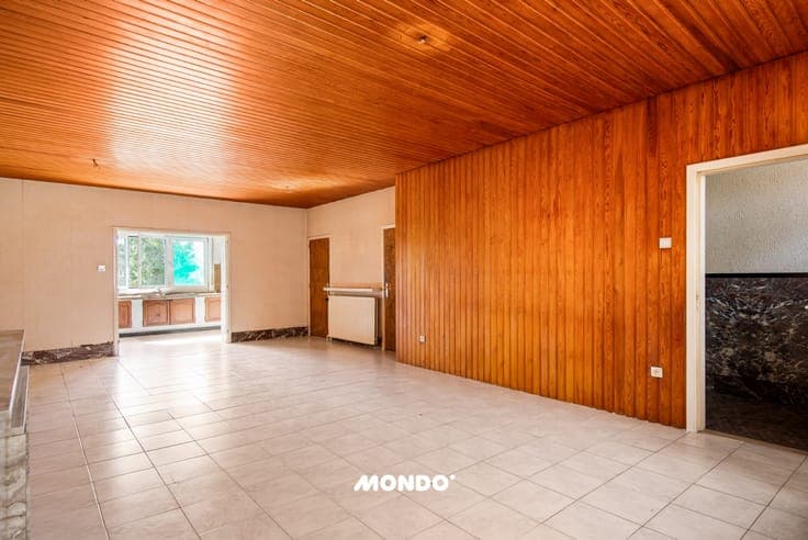 Spacious house with warehouse, double garage in Niel