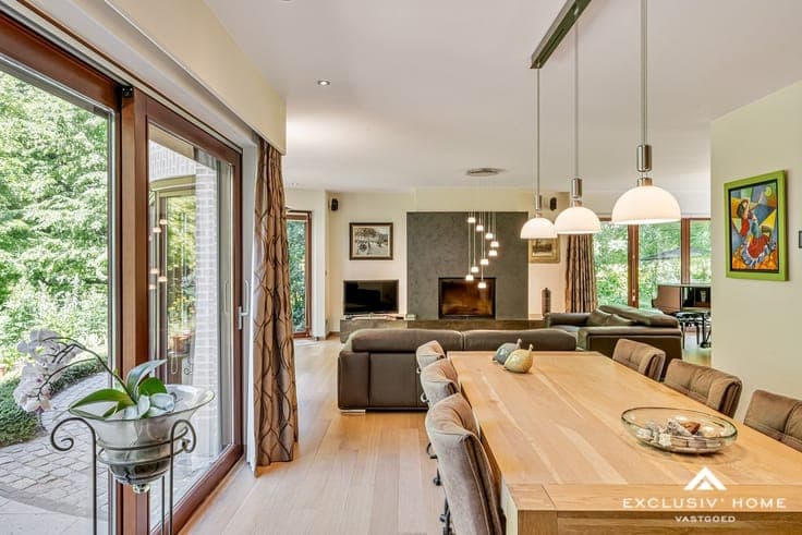 Contemporary villa in the exclusive residential area of Bois
