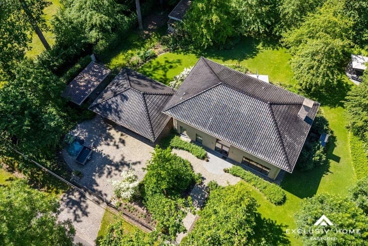 Contemporary villa in the exclusive residential area of Bois