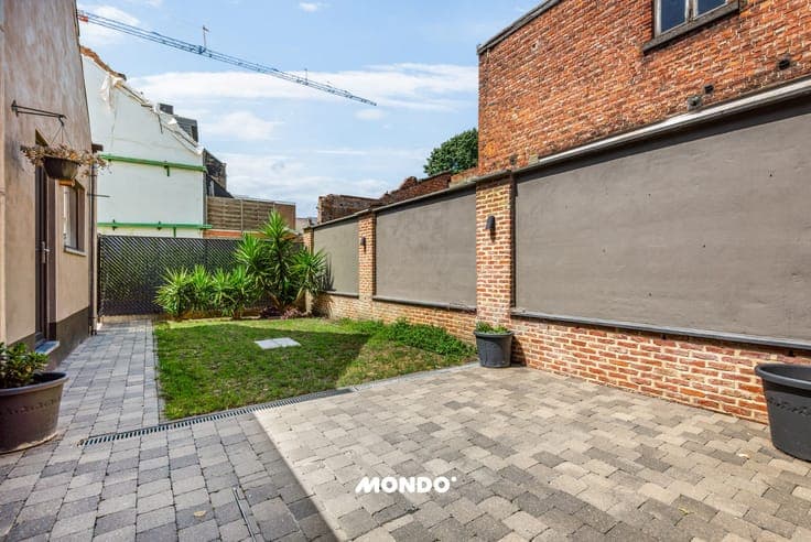Spacious home with practice or commercial opportunities in