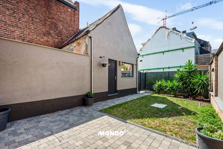Spacious home with practice or commercial opportunities in