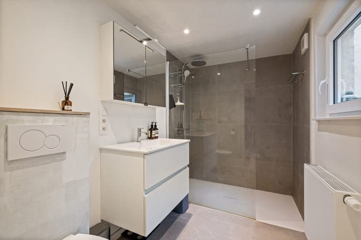 Cozy city home with 4 bedrooms and sun terrace.