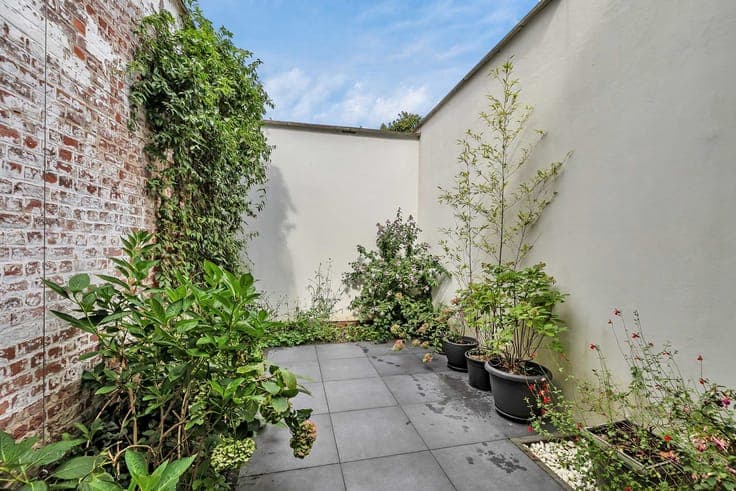 Fully renovated – Bright living room – Garden