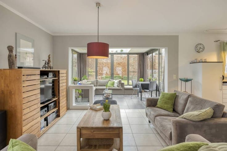 Ready to move in open building on 550m² in a prime location