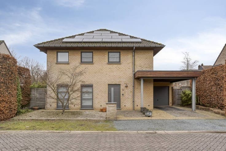 Ready to move in open building on 550m² in a prime location