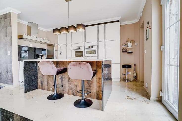 Splendide maison bi-familiale de 368 m² sur 8 ares.
