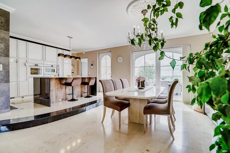 Splendide maison bi-familiale de 368 m² sur 8 ares.