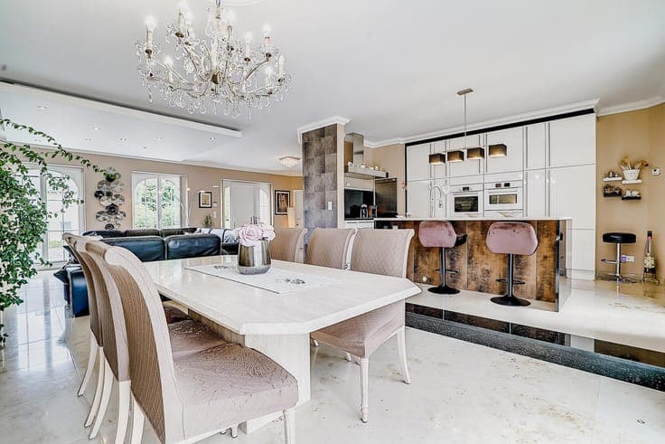 Splendide maison bi-familiale de 368 m² sur 8 ares.