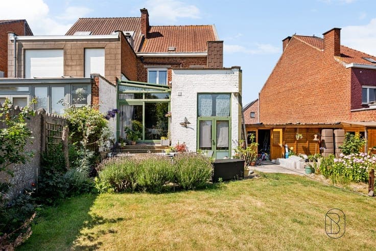 Move-in-ready 3-bedroom home with 2 garages, a yard, and bui
