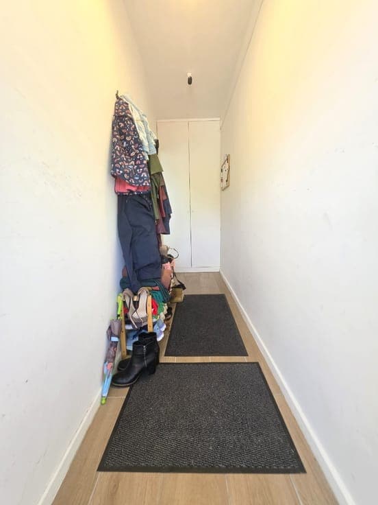 Rijwoning met 3 kamers en zongericht terras te Bredene.