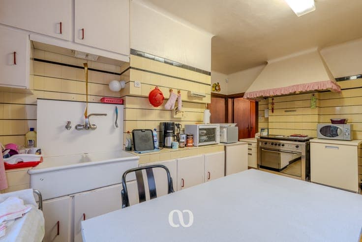 Very large and characterful house in art-deco style with nu