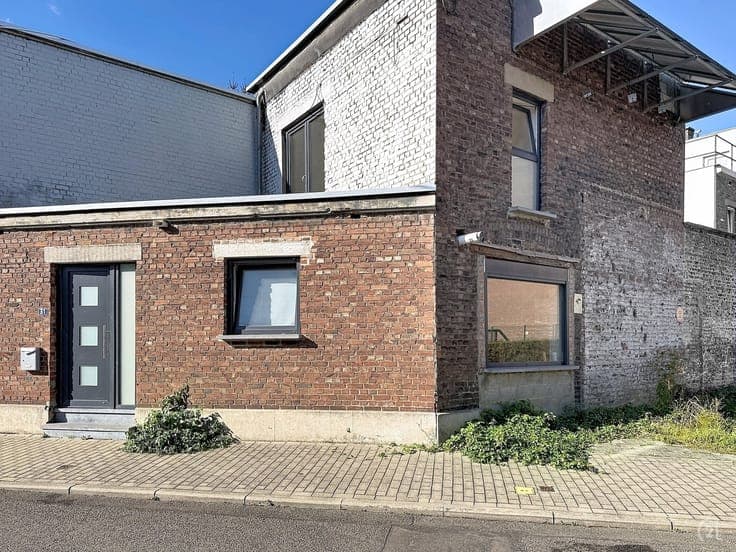 Charmante maison 3 façades avec terrasse et panneaux photovo