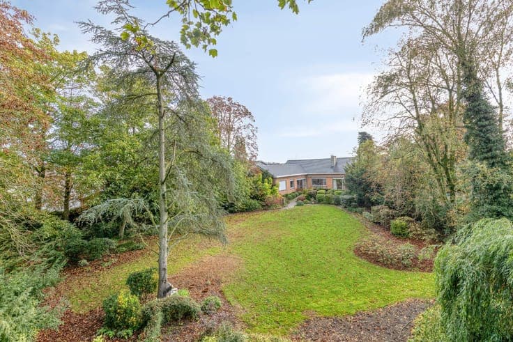 Uniek perceel met villa, loods en uitbreidingsmogelijkheiden