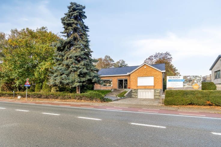 Uniek perceel met villa, loods en uitbreidingsmogelijkheiden