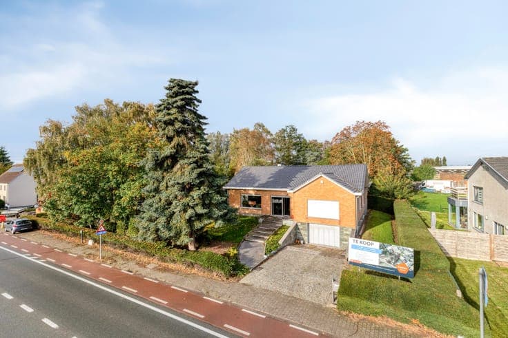 Uniek perceel met villa, loods en uitbreidingsmogelijkheiden