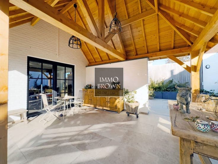 BEN villa with guest house and south garden in Knokke