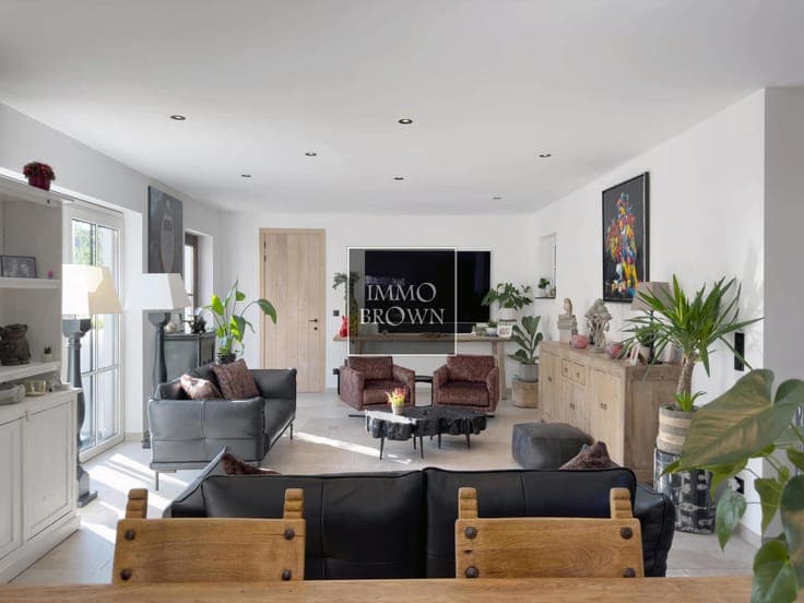 BEN villa with guest house and south garden in Knokke