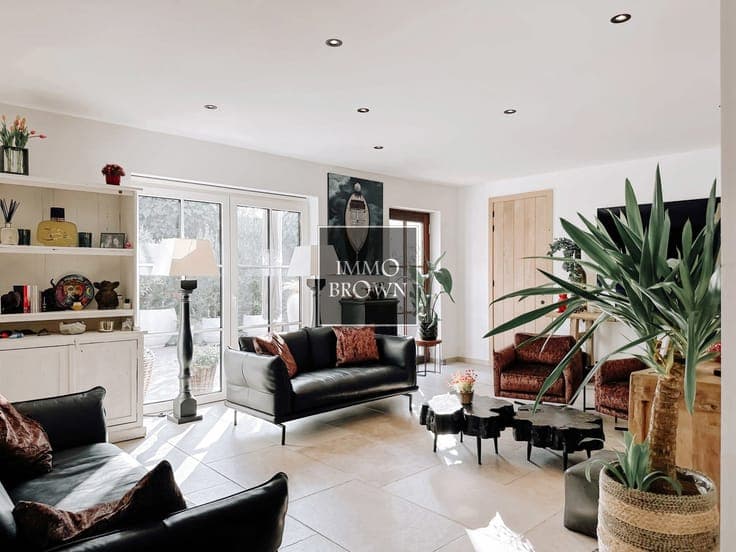 BEN villa with guest house and south garden in Knokke