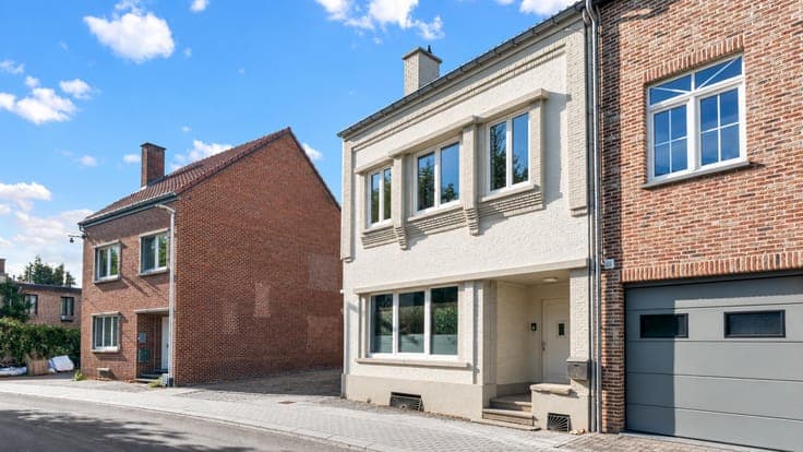 RIEMST - Woning met aparte studio, loods en stalling