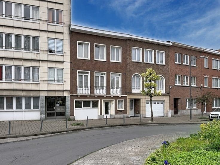 Quartier des Fleurs – 5-Bedroom House + Garden + Garage