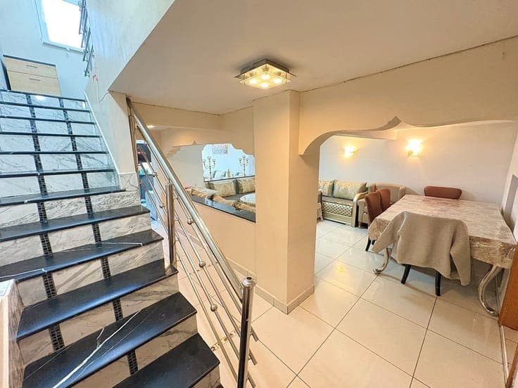 Large 6-bedroom house with a garden, terrace and garage
