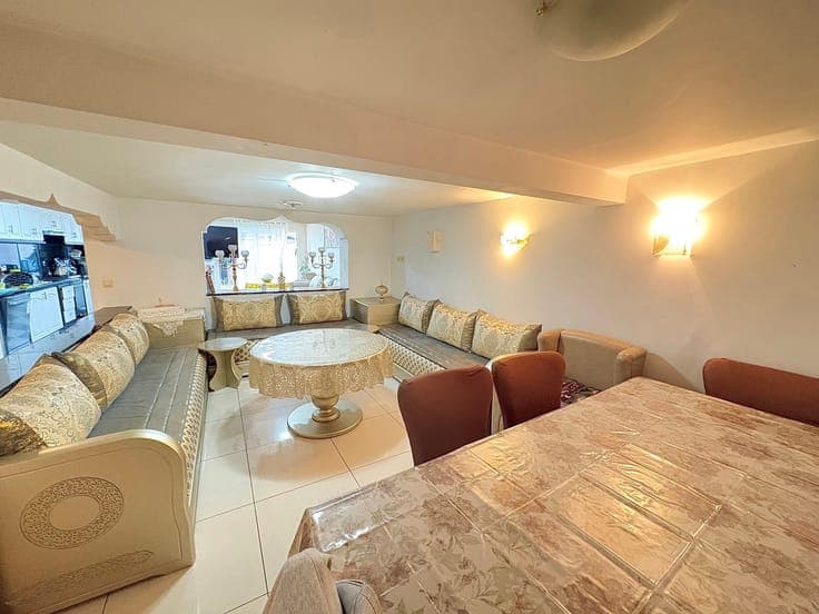 Large 6-bedroom house with a garden, terrace and garage