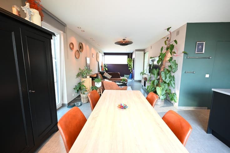 UITERST GEZELLIGE én INSTAPKLARE halfopen woning met MOOI...