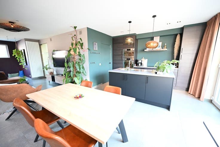 UITERST GEZELLIGE én INSTAPKLARE halfopen woning met MOOI...
