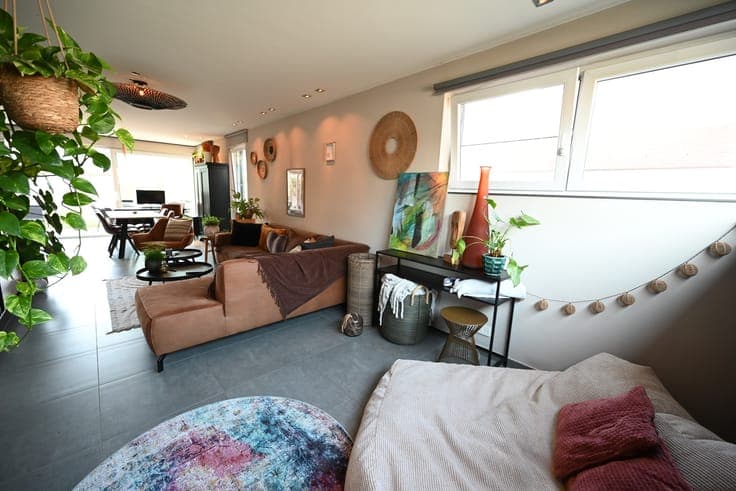 UITERST GEZELLIGE én INSTAPKLARE halfopen woning met MOOI...