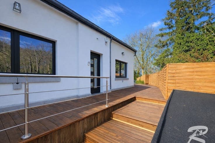 BUNGALOW 2CH + STUDIO 1CH. AVEC TERRASSES & JARDINS (MAISON
