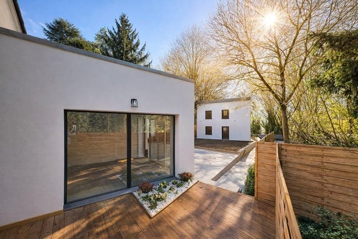 BUNGALOW 2CH + STUDIO 1CH. AVEC TERRASSES & JARDINS (MAISON