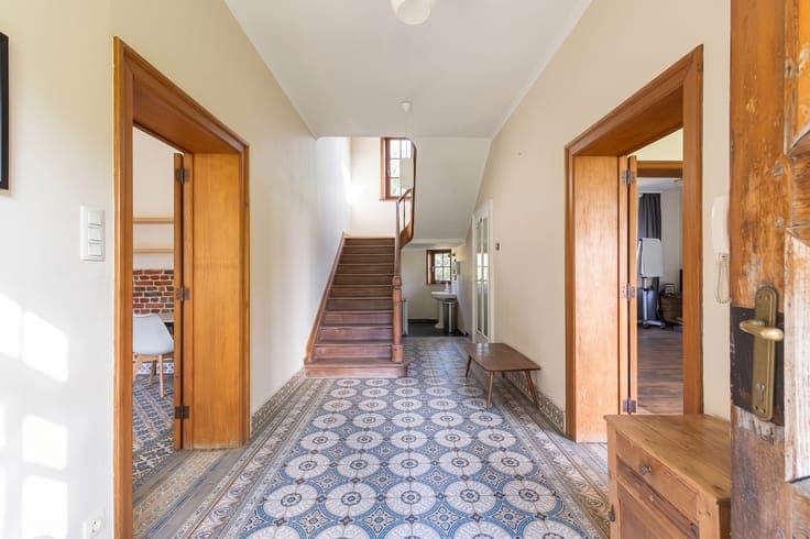 Charming mansion with 5 bedrooms + a 2-bedroom staff quarter