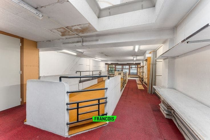 Commercial property with spacious residence in Ooststraat, …