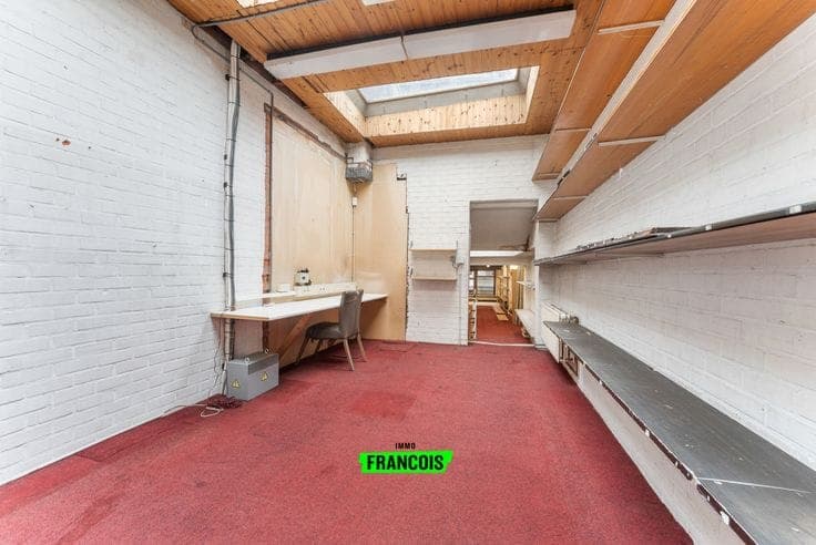 Commercial property with spacious residence in Ooststraat, …