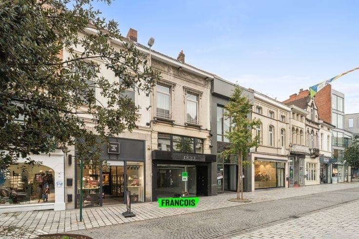 Commercial property with spacious residence in Ooststraat, …