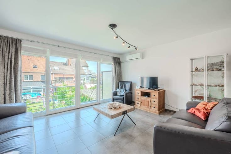 Bel-étage house with 4 bedrooms and garage in the center!
