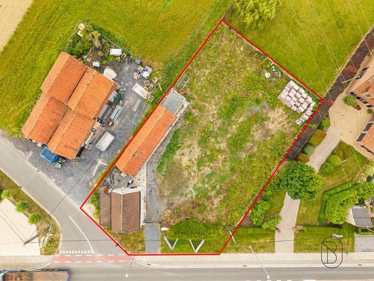 Property to be demolished in a strategic location in Zulte,
