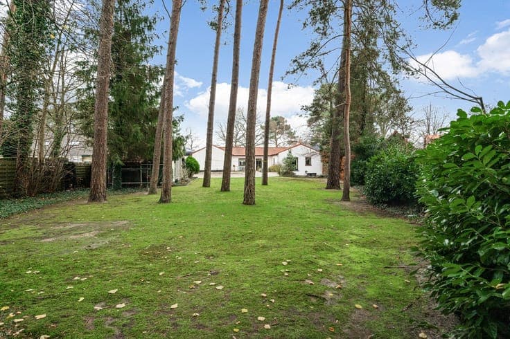 Vastgoedportefeuille met verscheidende woningen en gronde...