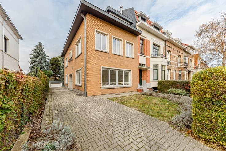 Grandchamp neighbourhood - 3-facade house - garden + garage