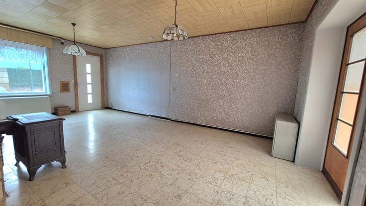 Ruime woning met 3 slaapkamers, badkamer, veranda, garage...