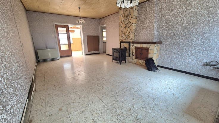 Ruime woning met 3 slaapkamers, badkamer, veranda, garage...