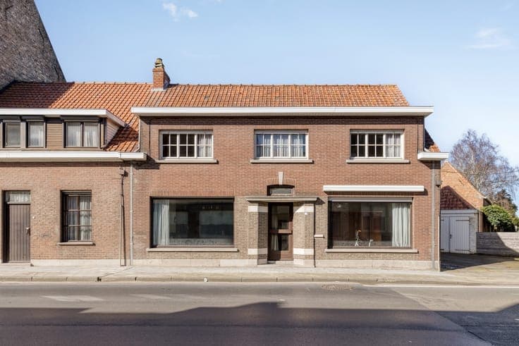 Halfopen woning in centrum Zarren, met 256 m² bewoonbare ...