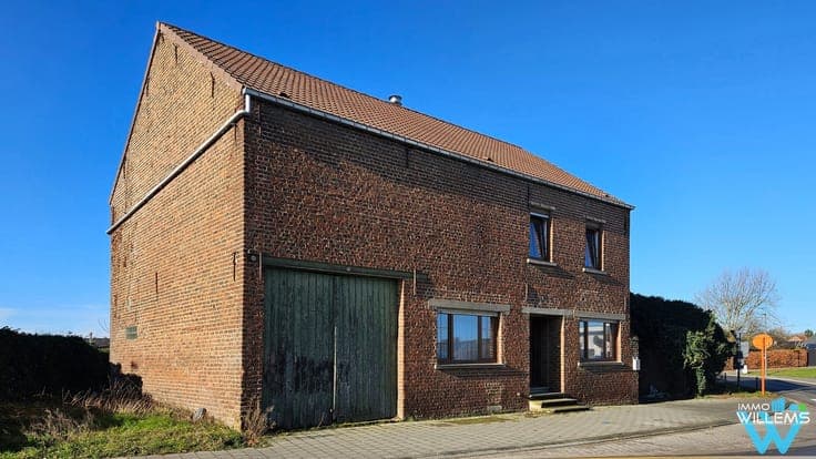 Farmhouse to renovate with barn and garden – big potential
