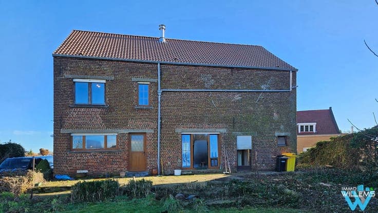 Farmhouse to renovate with barn and garden – big potential