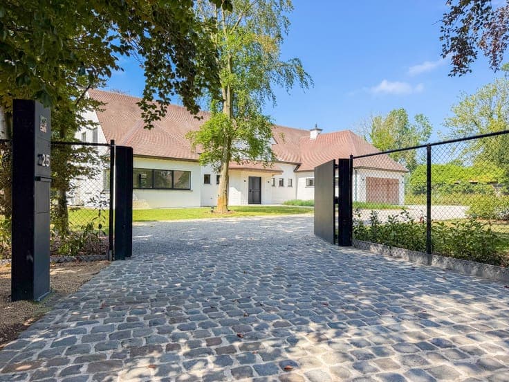 Te koop, Exclusieve villa met verwarmd zwembad op een uit...