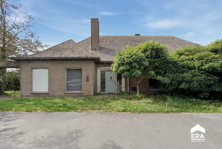Spacious semi-detached home with open views