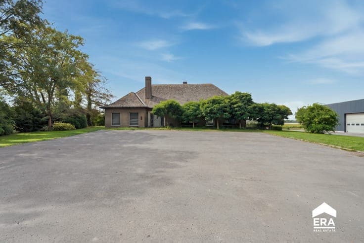 Spacious semi-detached home with open views
