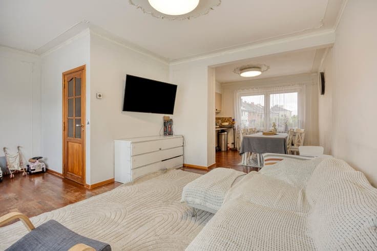 Spacious family home with garage and sunny garden in Strombe
