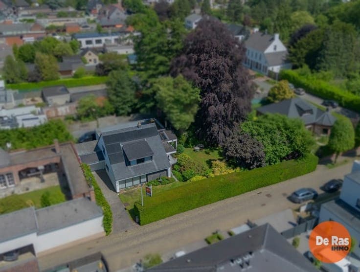 NIEUWERKERKEN - Leuke tijdloze open bebouwing in het centrum