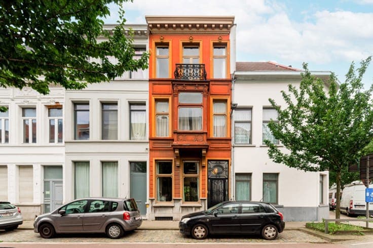 Stunning Art Nouveau townhouse with garage and apartment